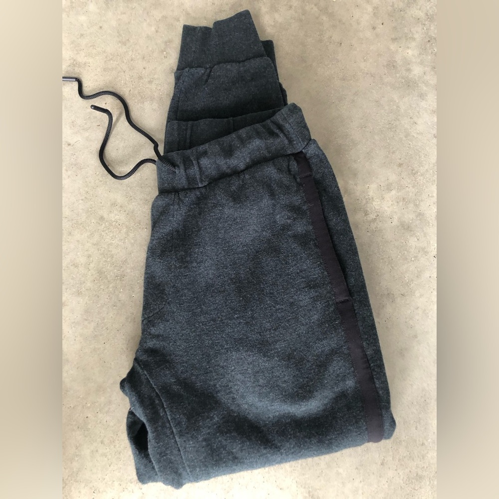 Theory joggers size small made in Peru